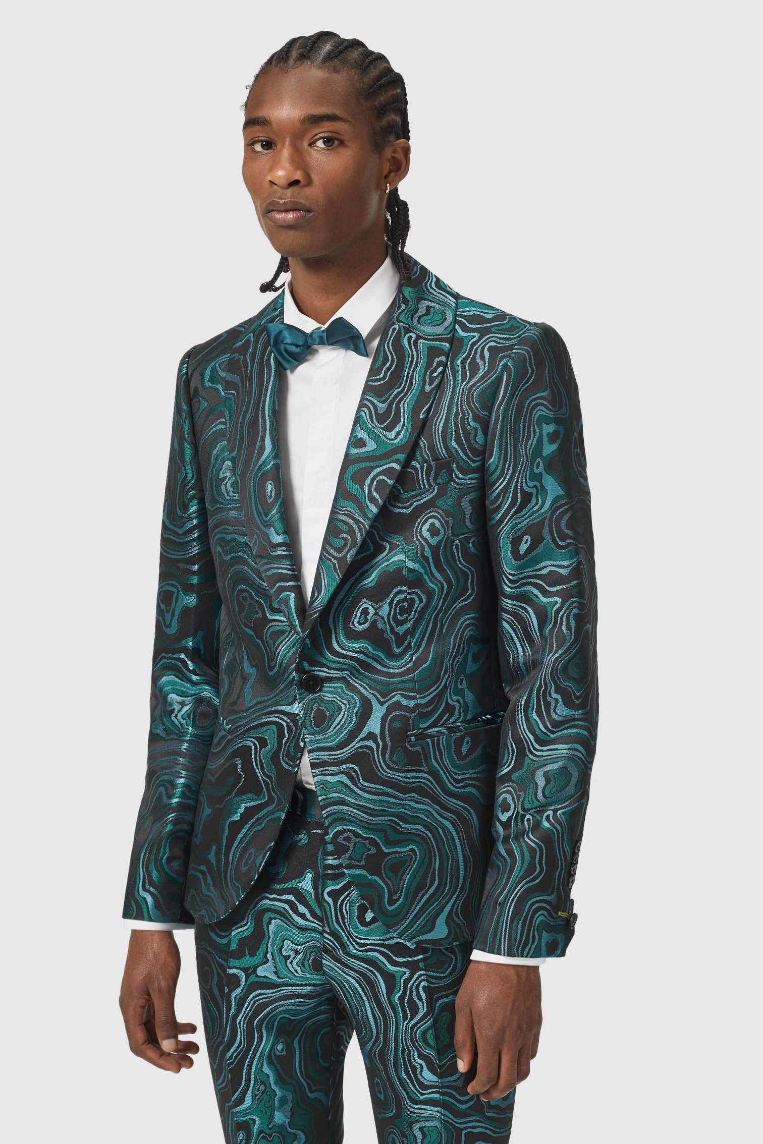 Grøn Jacquard Slim Fit Jakkesæt – Adichie’s elegante stil i perfekt pasform.