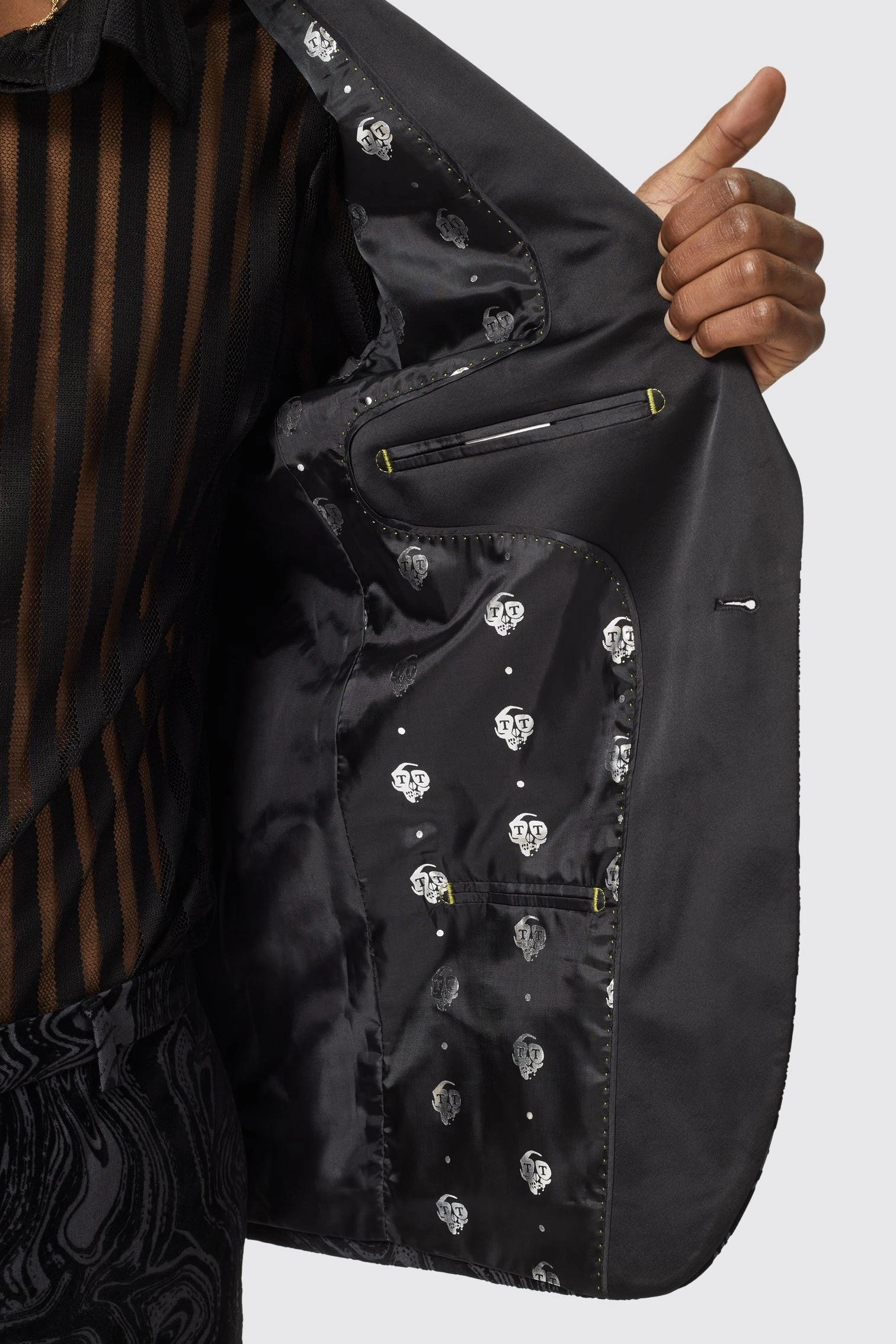 Angelou Slim Fit Sort Jakke: Stilfuld Elegance til Dagens Eventyr